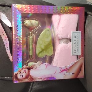 Paris Hilton Essential Skincare Tools Gift Set
